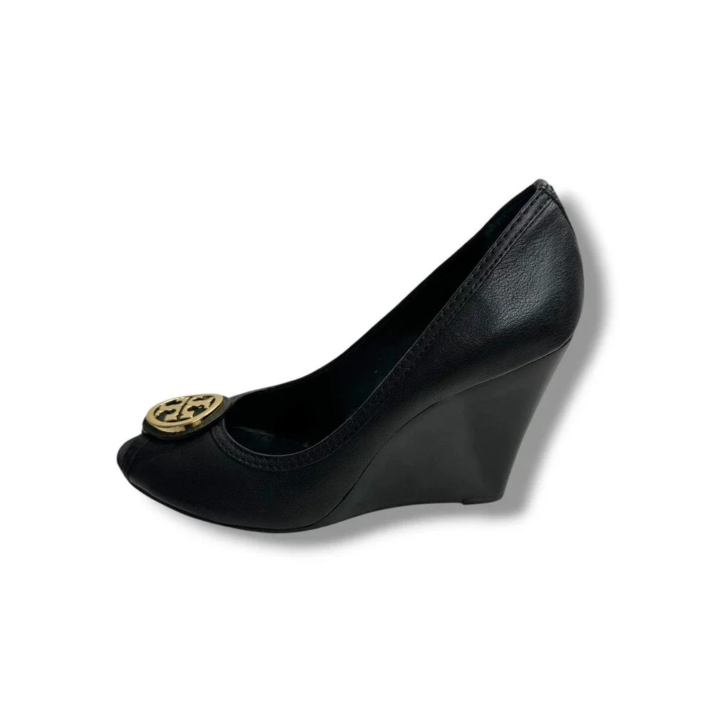 Tory Burch Black Leather Peep Toe Wedge Pumps Gold Logo Medallion 10M 4304